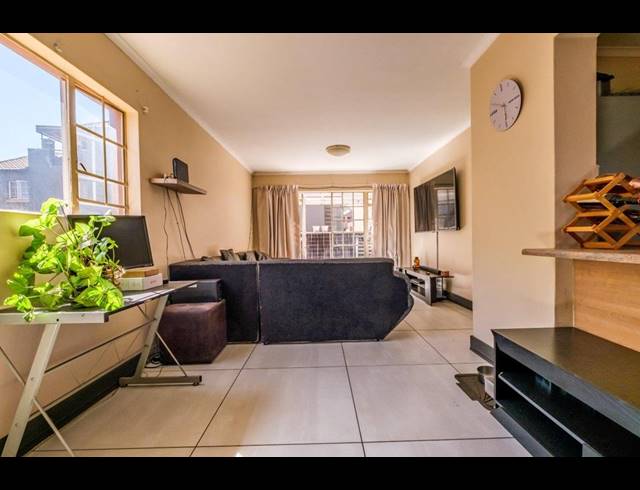 2 BEDROOM TOWNHOUSE FOR SALE IN CASTLEVIEW
